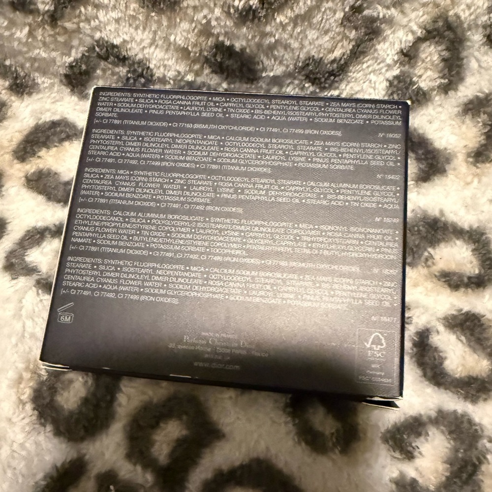 Dior travel case with lipsticks and eyeshadow - Picture 7 of 7